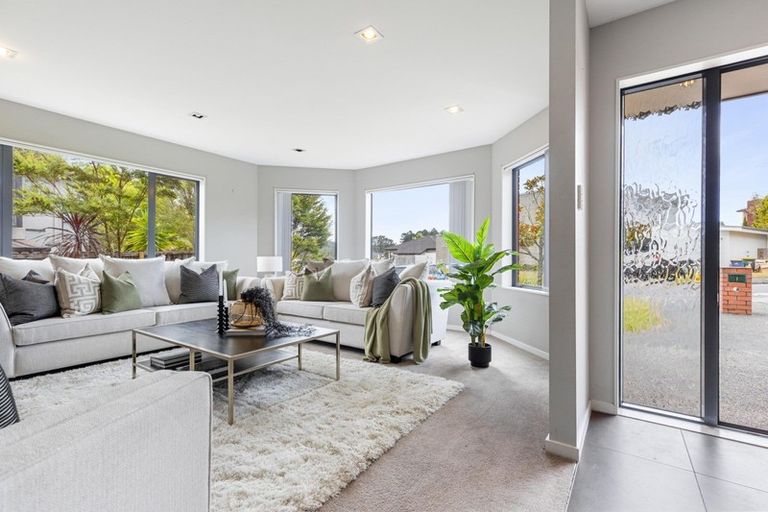 Photo of property in 46 Newbury Place, Schnapper Rock, Auckland, 0632