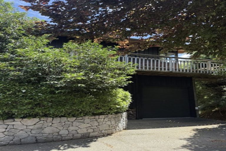 Photo of property in 4 Gradwell Place, Two Mile Bay, Taupo, 3330