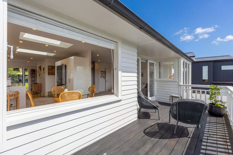 Photo of property in 70 Selwyn Crescent, Forrest Hill, Auckland, 0620