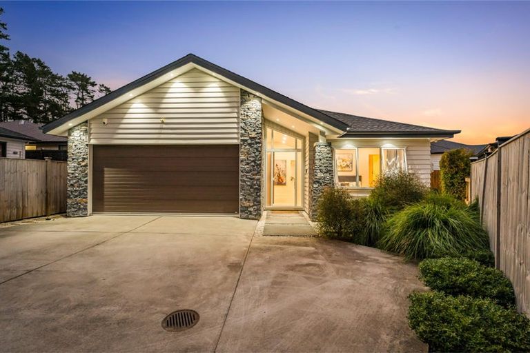 Photo of property in 8 Konoba Avenue, Kumeu, 0810