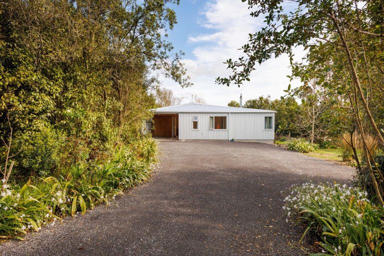 Photo of property in 849b Makerua Road, Tokomaru, Palmerston North, 4474