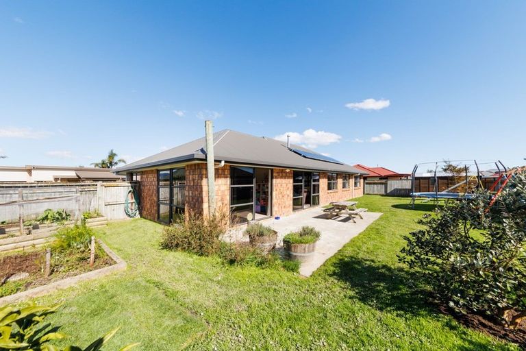 Photo of property in 14 Orlando Way, Kelvin Grove, Palmerston North, 4414