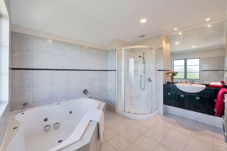 Photo of property in 11 Caversham Drive, Torbay, Auckland, 0630
