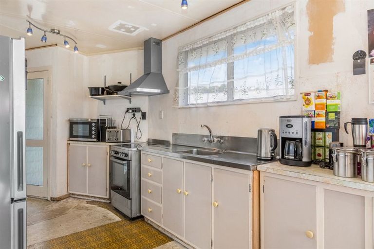 Photo of property in 37 Conclusion Street, Ascot Park, Porirua, 5024