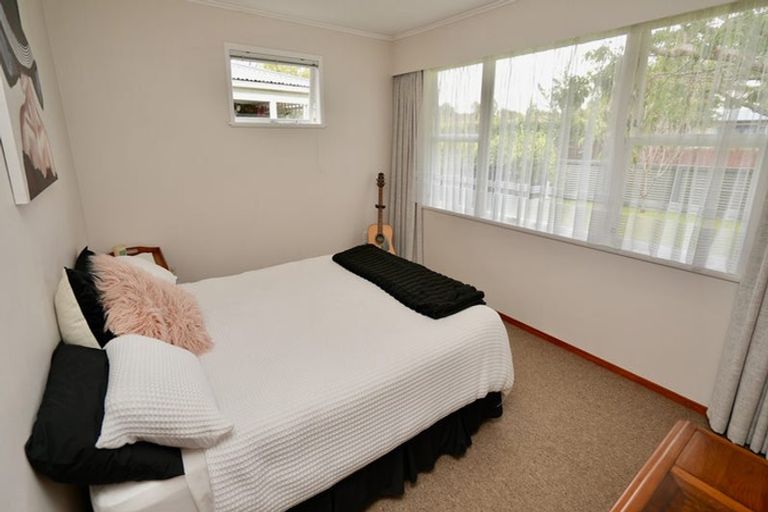 Photo of property in 112 Ruamahanga Crescent, Terrace End, Palmerston North, 4410