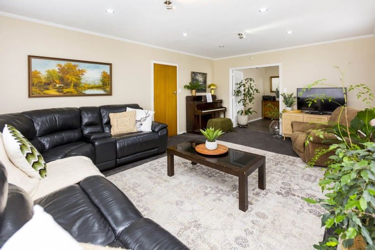 Photo of property in 61 Oregon Drive, Maoribank, Upper Hutt, 5018