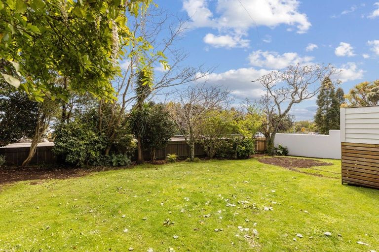 Photo of property in 30 Waiwaka Terrace, Strandon, New Plymouth, 4312