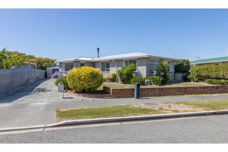 Photo of property in 24 Meon Street, Aranui, Christchurch, 8061