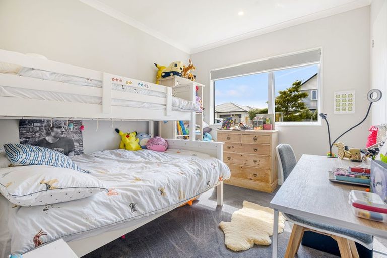 Photo of property in 16 Walter Ruddock Avenue, Kumeu, 0810