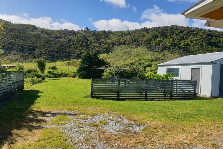 Photo of property in 4 Main Rd Ngakawau, Ngakawau, 7824