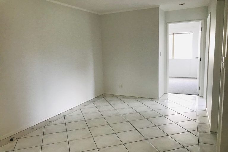 Photo of property in The Haven, 25/120 Beach Haven Road, Beach Haven, Auckland, 0626