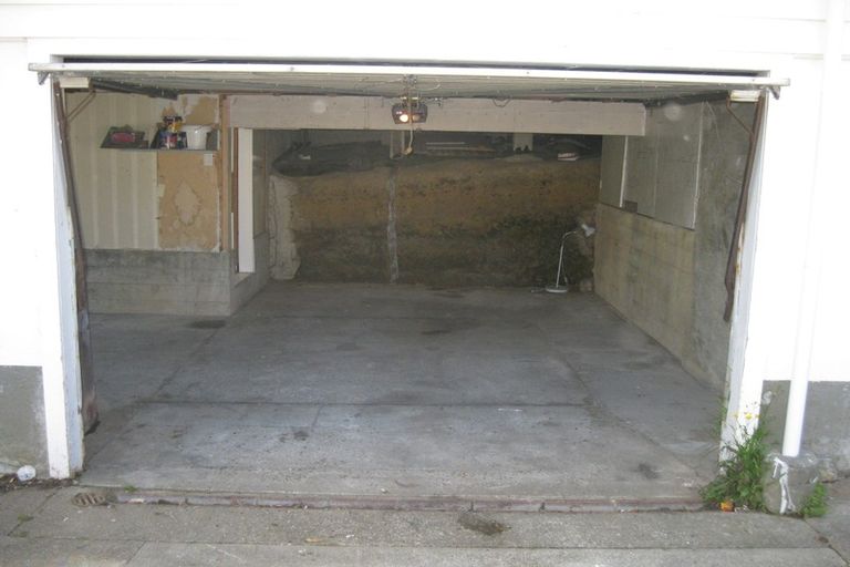 Photo of property in 18 Holly Grove, Maungaraki, Lower Hutt, 5010