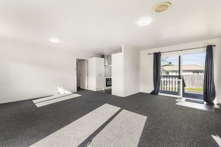 Photo of property in 1/75 Etherton Drive, Weymouth, Auckland, 2103