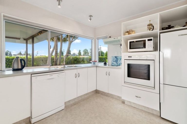 Photo of property in 14 Robinson Avenue, Holdens Bay, Rotorua, 3010