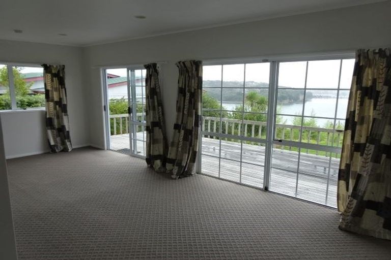 Photo of property in 83 Tiri Road, Tindalls Beach, Whangaparaoa, 0930