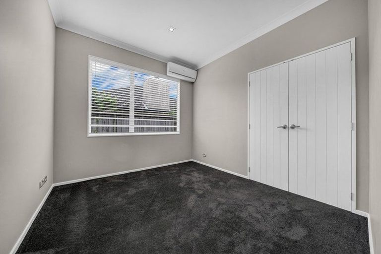 Photo of property in 28 Franshell Crescent, East Tamaki, Auckland, 2013