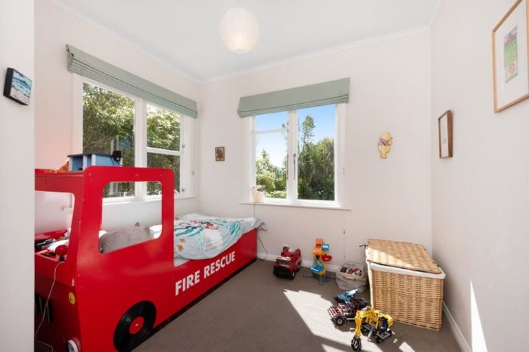 Photo of property in 115 Breaker Bay Road, Breaker Bay, Wellington, 6022