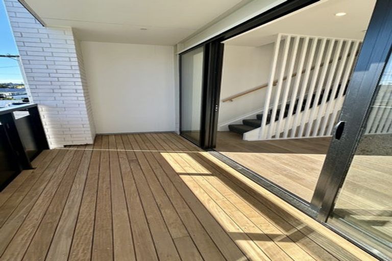 Photo of property in 15 Tiraumea Drive, Pakuranga, Auckland, 2010