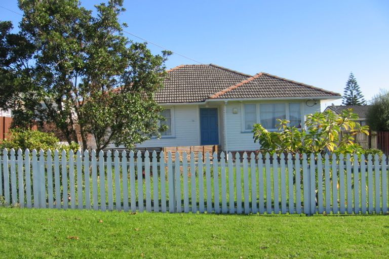 Photo of property in 1/52 Flanshaw Road, Te Atatu South, Auckland, 0610
