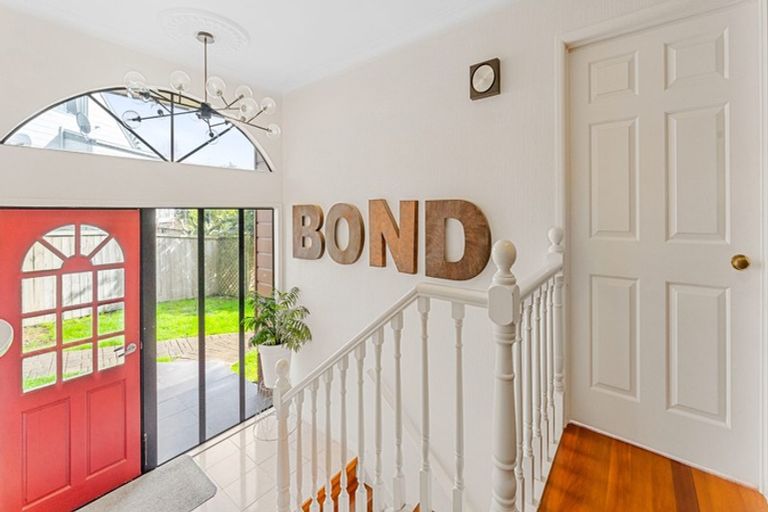 Photo of property in 10 Ballini Rise, West Harbour, Auckland, 0618