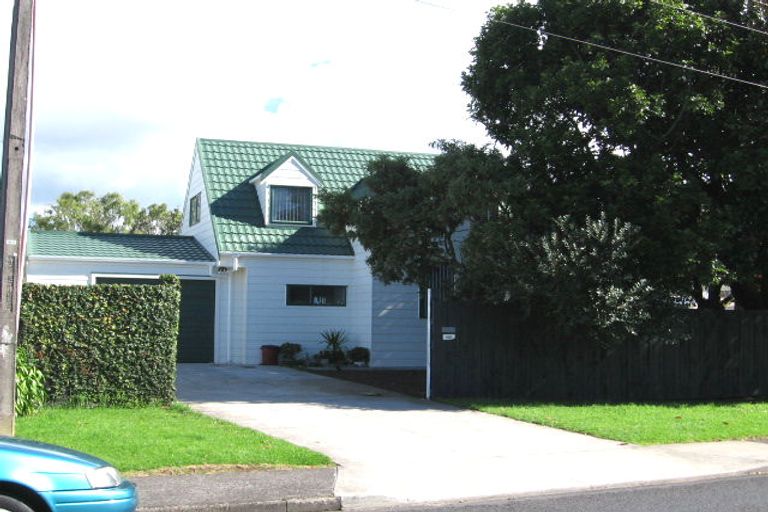 Photo of property in 100 Gloria Avenue, Te Atatu Peninsula, Auckland, 0610