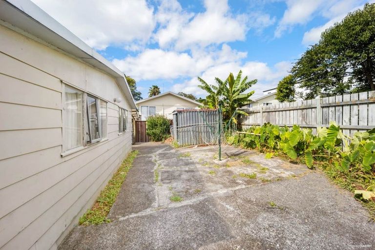 Photo of property in 8 Sabot Place, Massey, Auckland, 0614