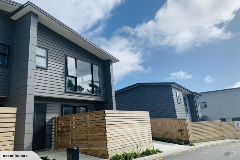 Photo of property in 21 Brindle Way, Newlands, Wellington, 6037