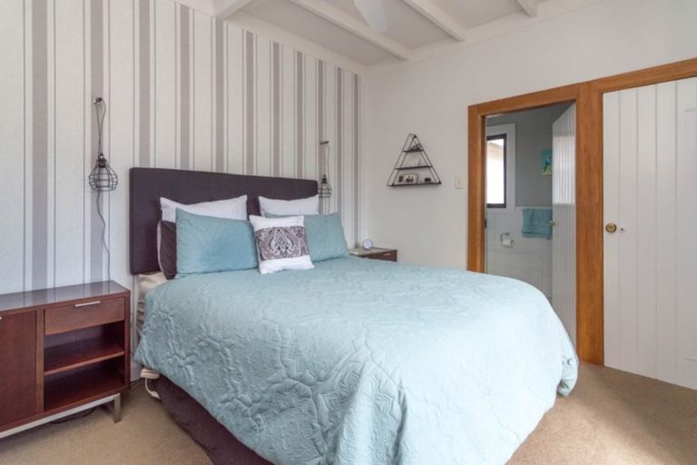 Photo of property in 12 Napier Road, Terrace End, Palmerston North, 4410