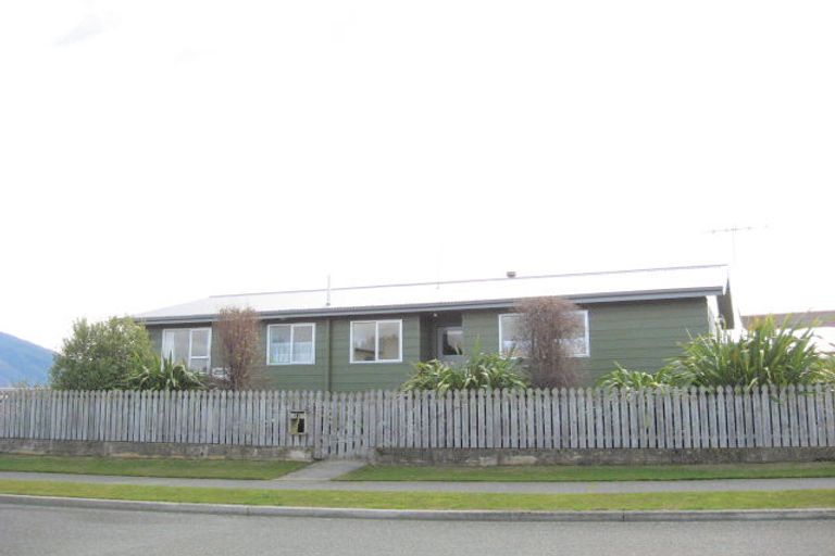 Photo of property in 11 Govan Drive, Te Anau, 9600