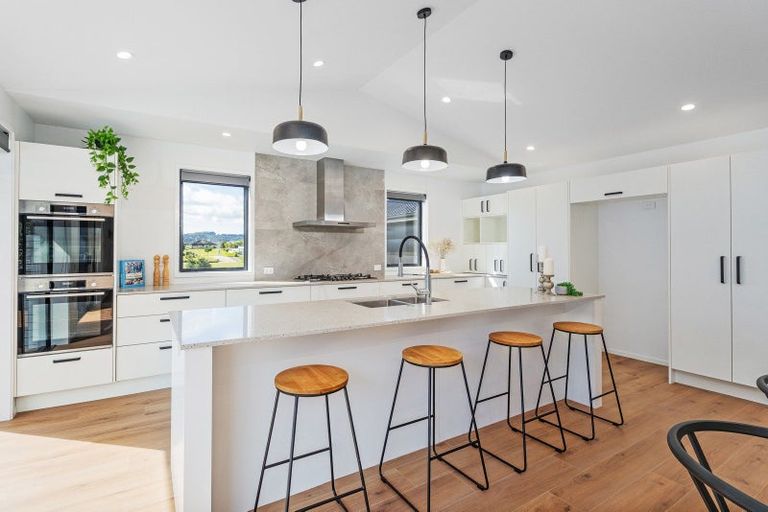 Photo of property in 18 Awatea Drive, Whitianga, 3510