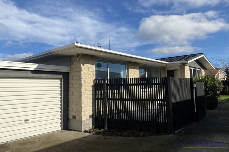 Photo of property in 2/19 Salford Avenue, Redwood, Christchurch, 8051