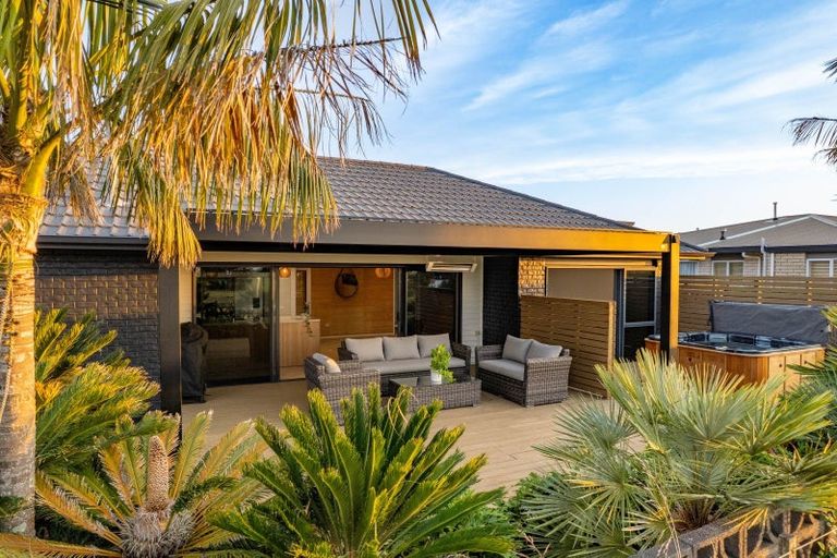 Photo of property in 17 Chatswood Grove, Fitzroy, New Plymouth, 4312