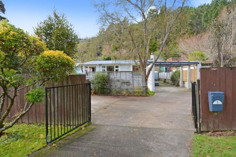 Photo of property in 5 Elmslie Road, Pinehaven, Upper Hutt, 5019