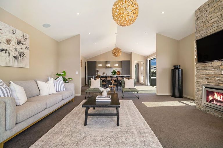 Photo of property in 17 Kerrera Lane, Jacks Point, Queenstown, 9371