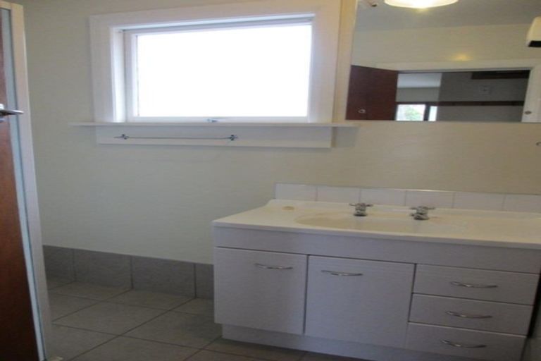 Photo of property in 1/1 Holliss Avenue, Cashmere, Christchurch, 8022