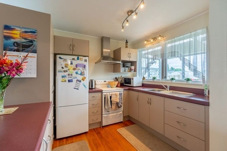 Photo of property in 11 Raglan Street, Mangere East, Auckland, 2024