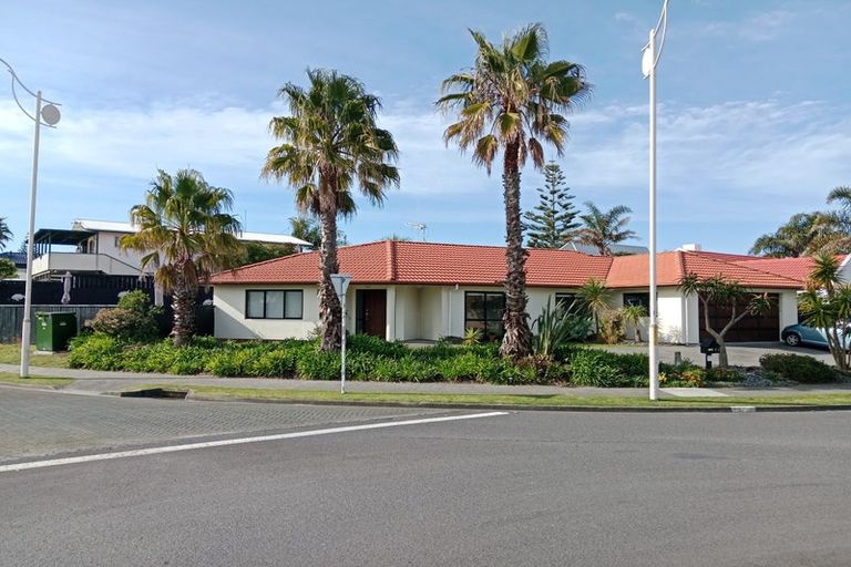 Photo of property in 1 Nautilus Drive, Papamoa Beach, Papamoa, 3118
