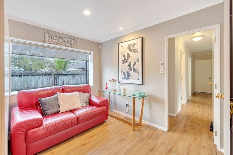 Photo of property in 26 Waimoko Glen, Swanson, Auckland, 0612