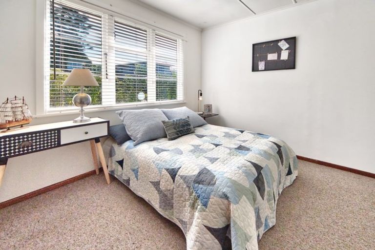 Photo of property in 1 Trojan Crescent, New Lynn, Auckland, 0600