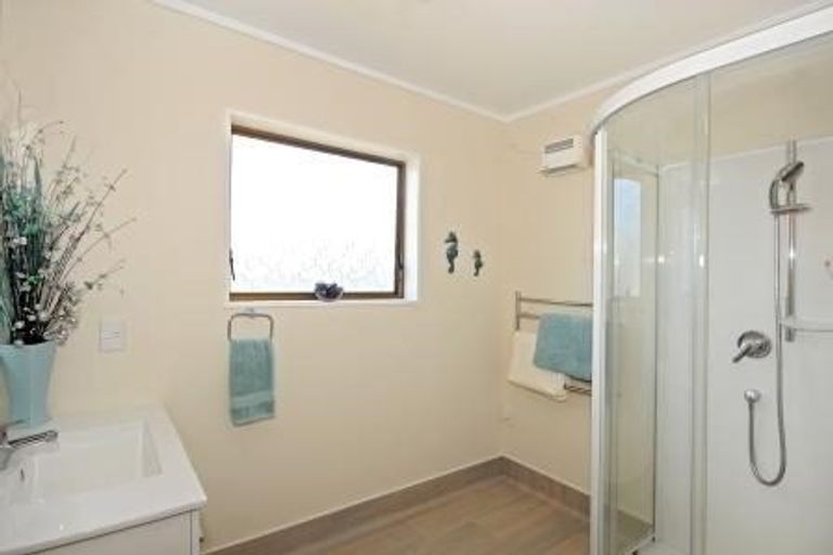 Photo of property in 6 Mountainview Terrace, Otaki Beach, Otaki, 5512