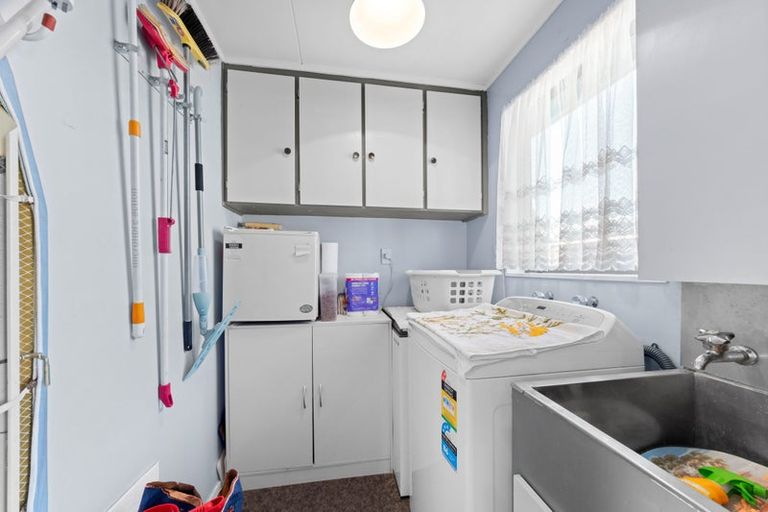 Photo of property in 1 Airedale Place, Waitara, 4320