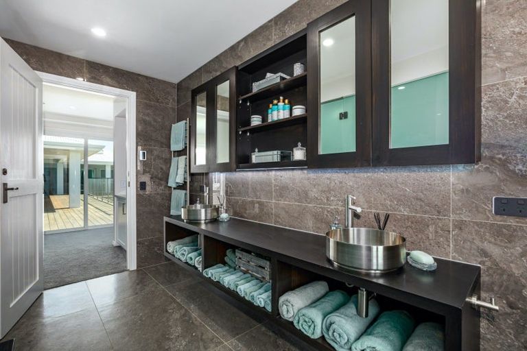 Photo of property in 87 Rutherford Drive, Waikanae Beach, Waikanae, 5036