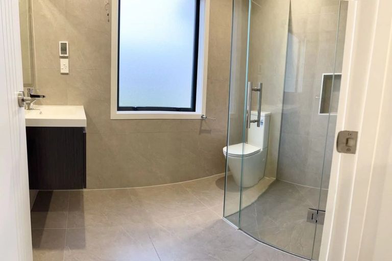 Photo of property in 22a Dallinghoe Crescent, Milford, Auckland, 0620