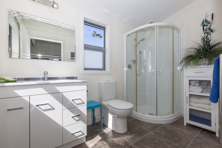 Photo of property in 5 Newry Road, Raumati Beach, Paraparaumu, 5032