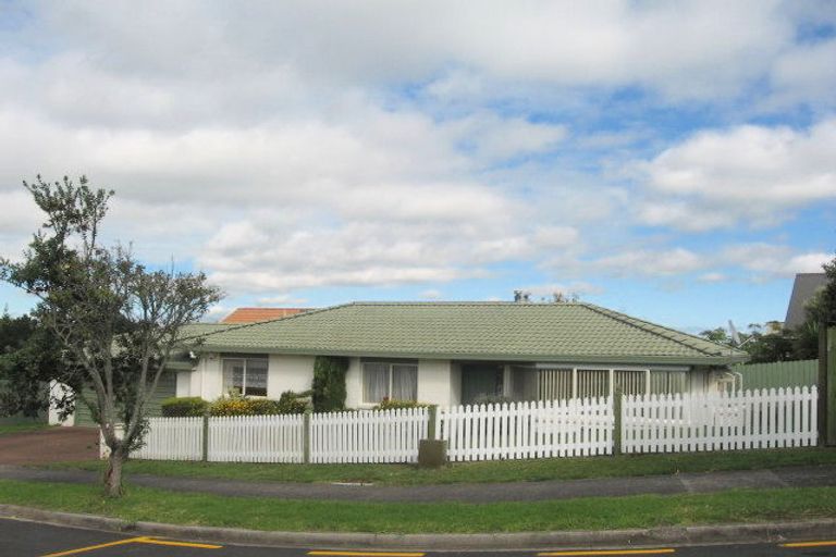 Photo of property in 1 Jay Court, Botany Downs, Auckland, 2010