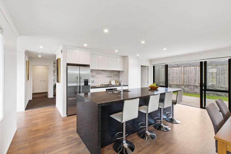 Photo of property in 2 Glennron Lane, Waiuku, 2123