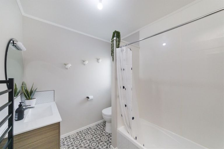 Photo of property in 102 Roberts Line, Kelvin Grove, Palmerston North, 4414