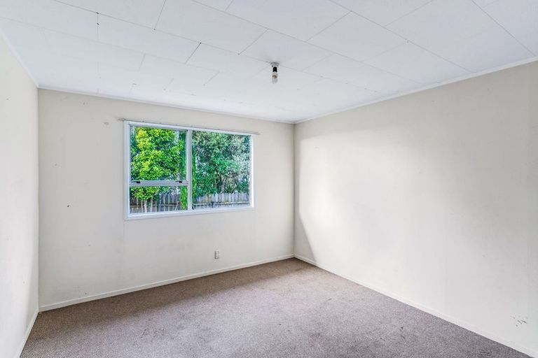 Photo of property in 23 Hobsonville Road, West Harbour, Auckland, 0618