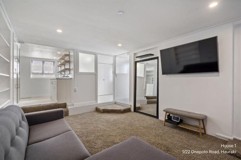 Photo of property in 2/22 Onepoto Road, Hauraki, Auckland, 0622