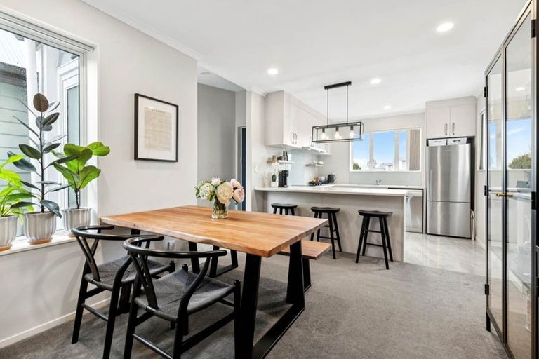 Photo of property in 21 Stitchbird Crescent, Papakura, 2110